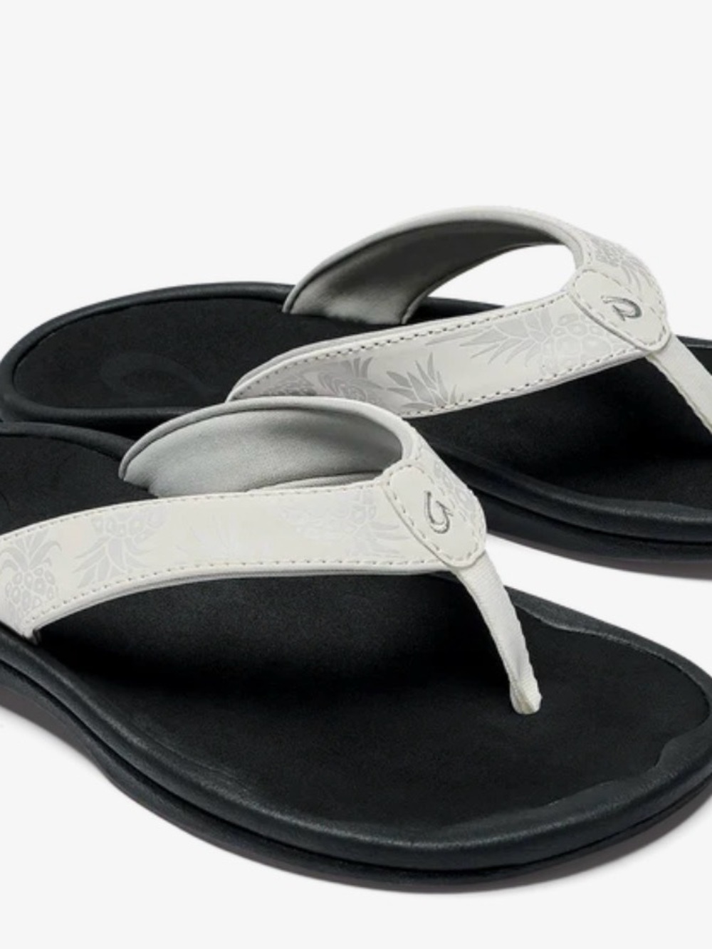 OluKai Women's White and Black Ohana Flip Flops Sz 9